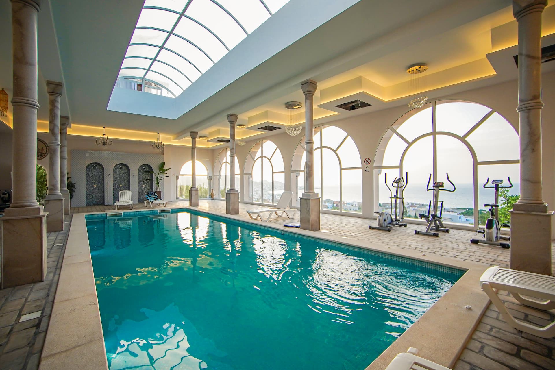 Piscine intérieure